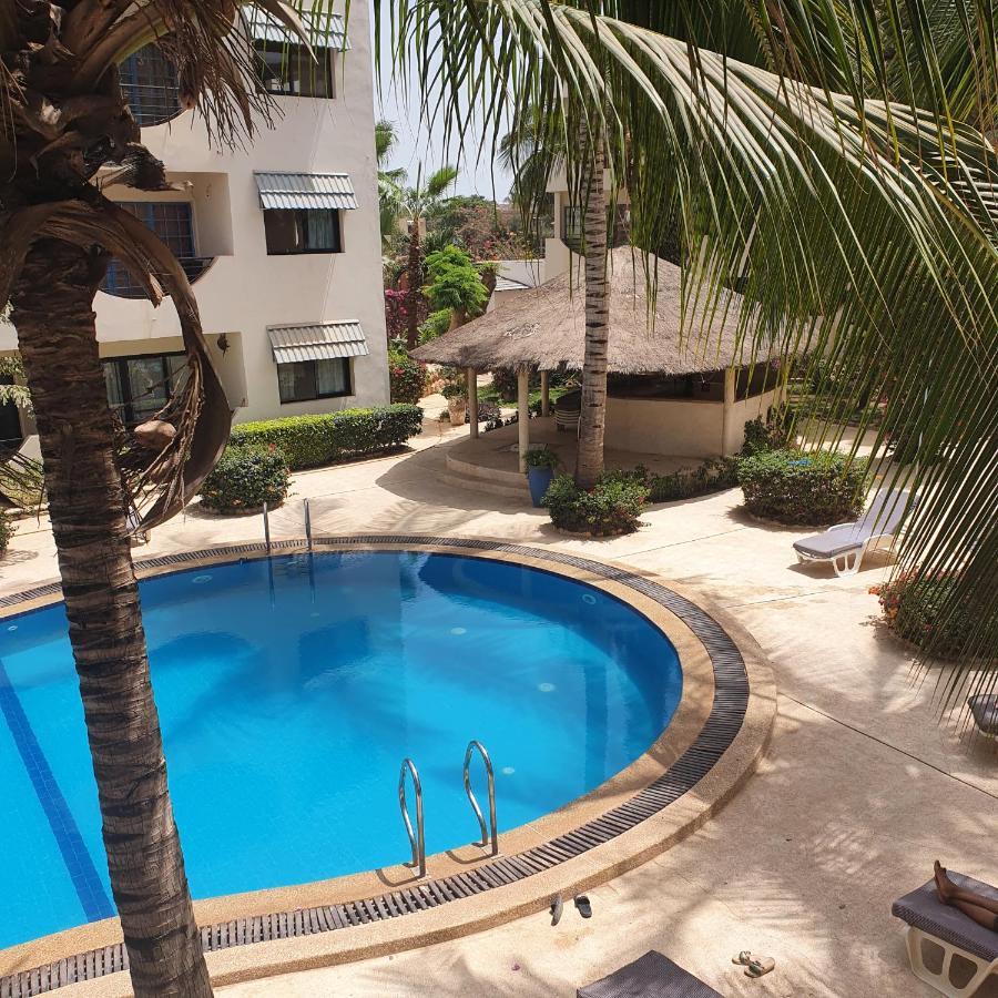 Superbe Appartement Avec Piscine, Proche Centre Ville, Restaurant, Mer Saly Luaran gambar