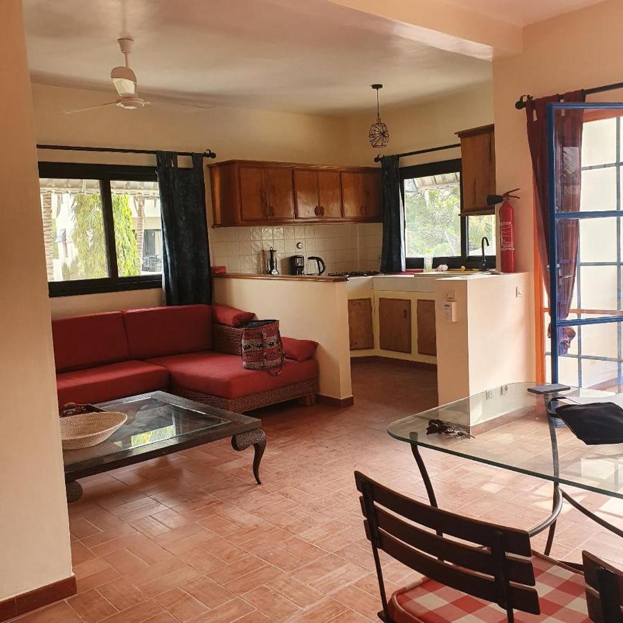 Superbe Appartement Avec Piscine, Proche Centre Ville, Restaurant, Mer Saly Luaran gambar