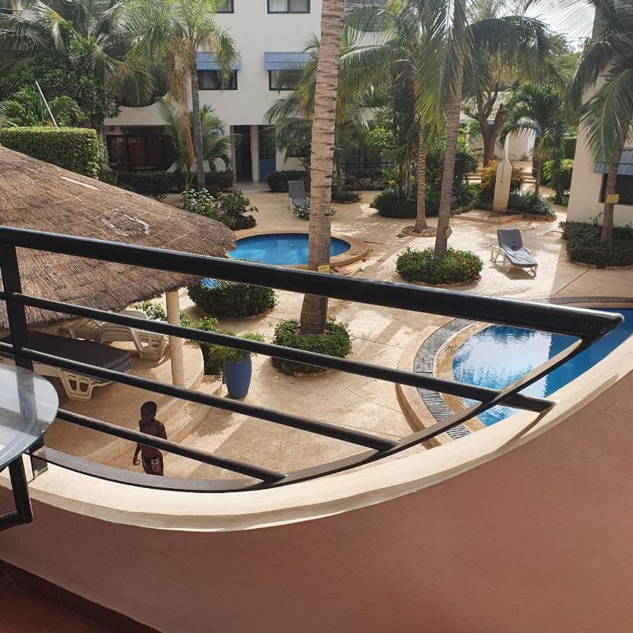 Superbe Appartement Avec Piscine, Proche Centre Ville, Restaurant, Mer Saly Luaran gambar