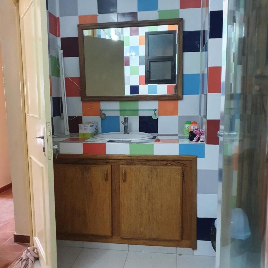 Superbe Appartement Avec Piscine, Proche Centre Ville, Restaurant, Mer Saly Luaran gambar